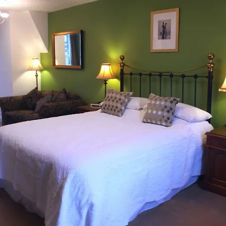 بيت ضيافة Wynnstay House 4*